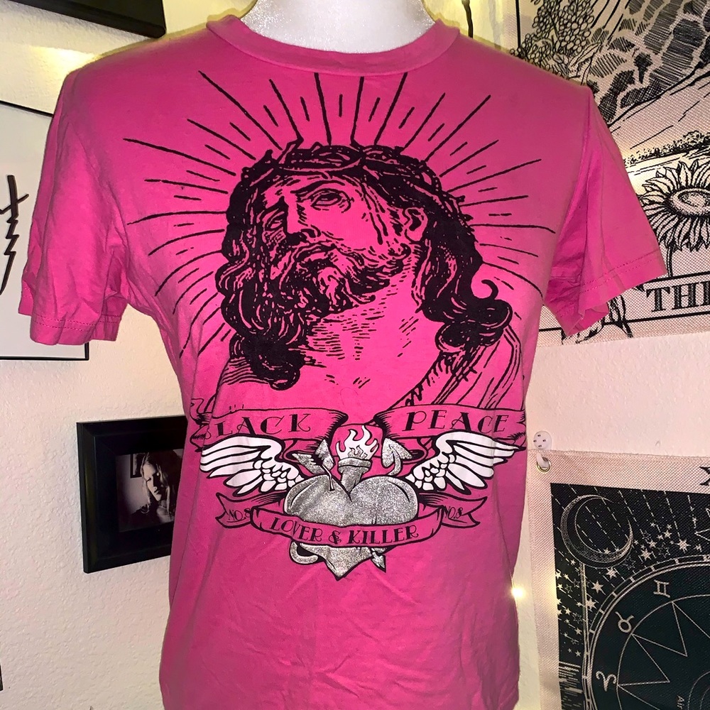 Lord have mercy I love this black peace tee!